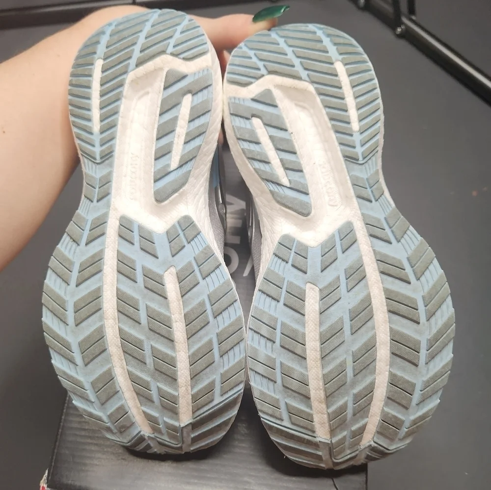 Saucony women triumph
